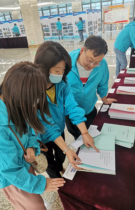 xiao 認(rèn)真學(xué)習(xí)、翻閱新《安全法》15.jpg